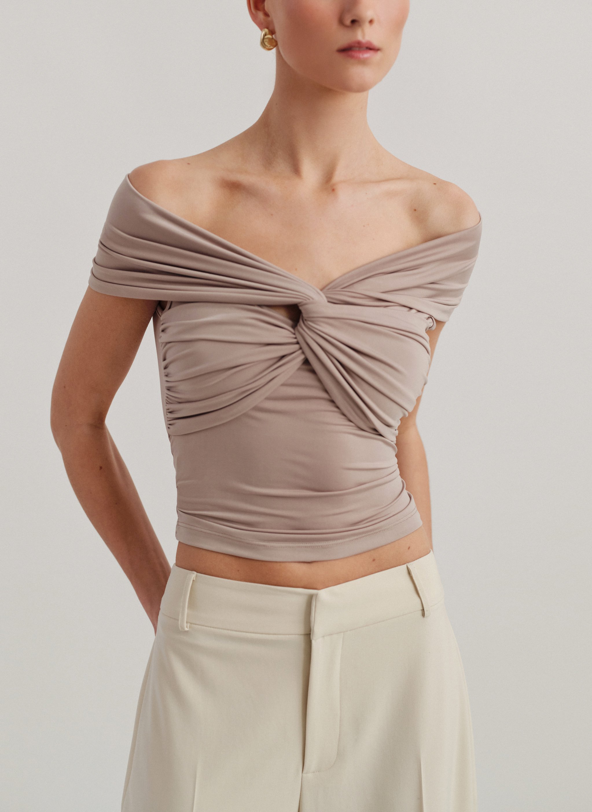 Off-shoulder blouse with reversed neckline | Mindyourstyle