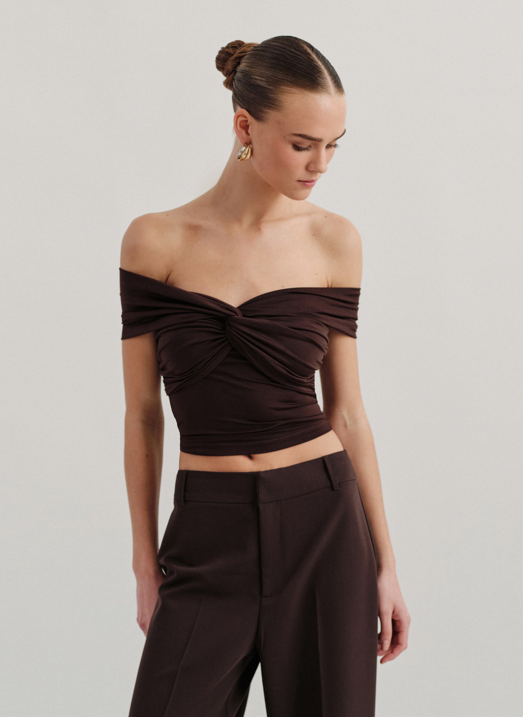 Off-shoulder blouse with reversed neckline | Mindyourstyle