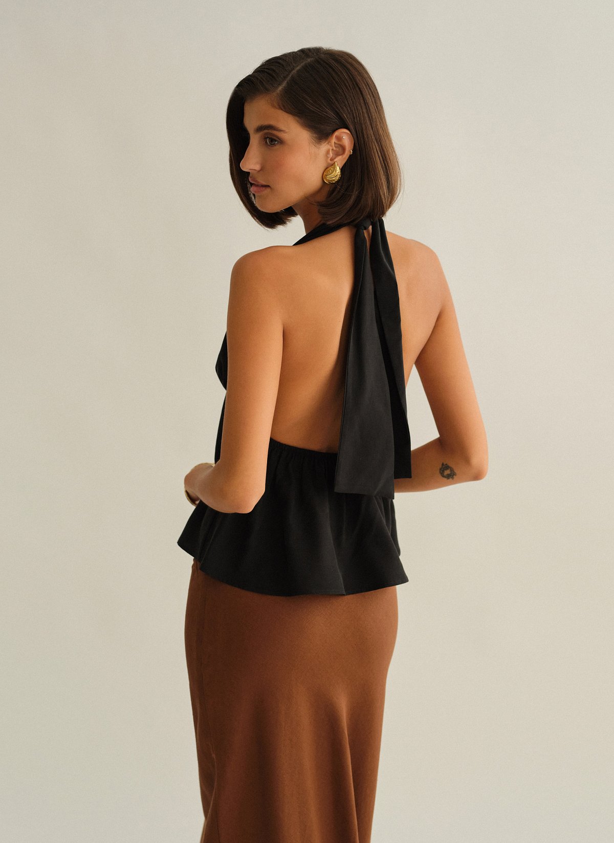 Γυναικεία υφασμάτινη halter μπλούζα
