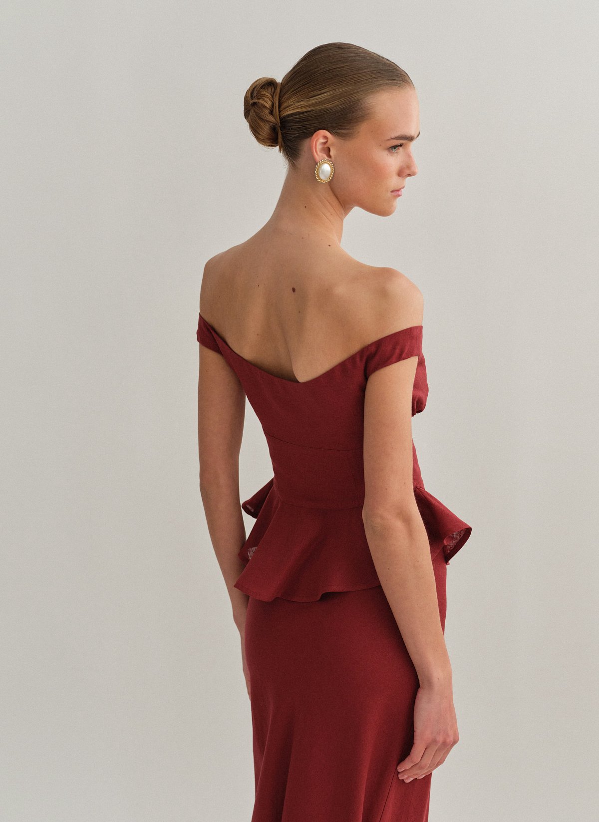 Off-shoulder λινό τοπ με κουμπιά-3