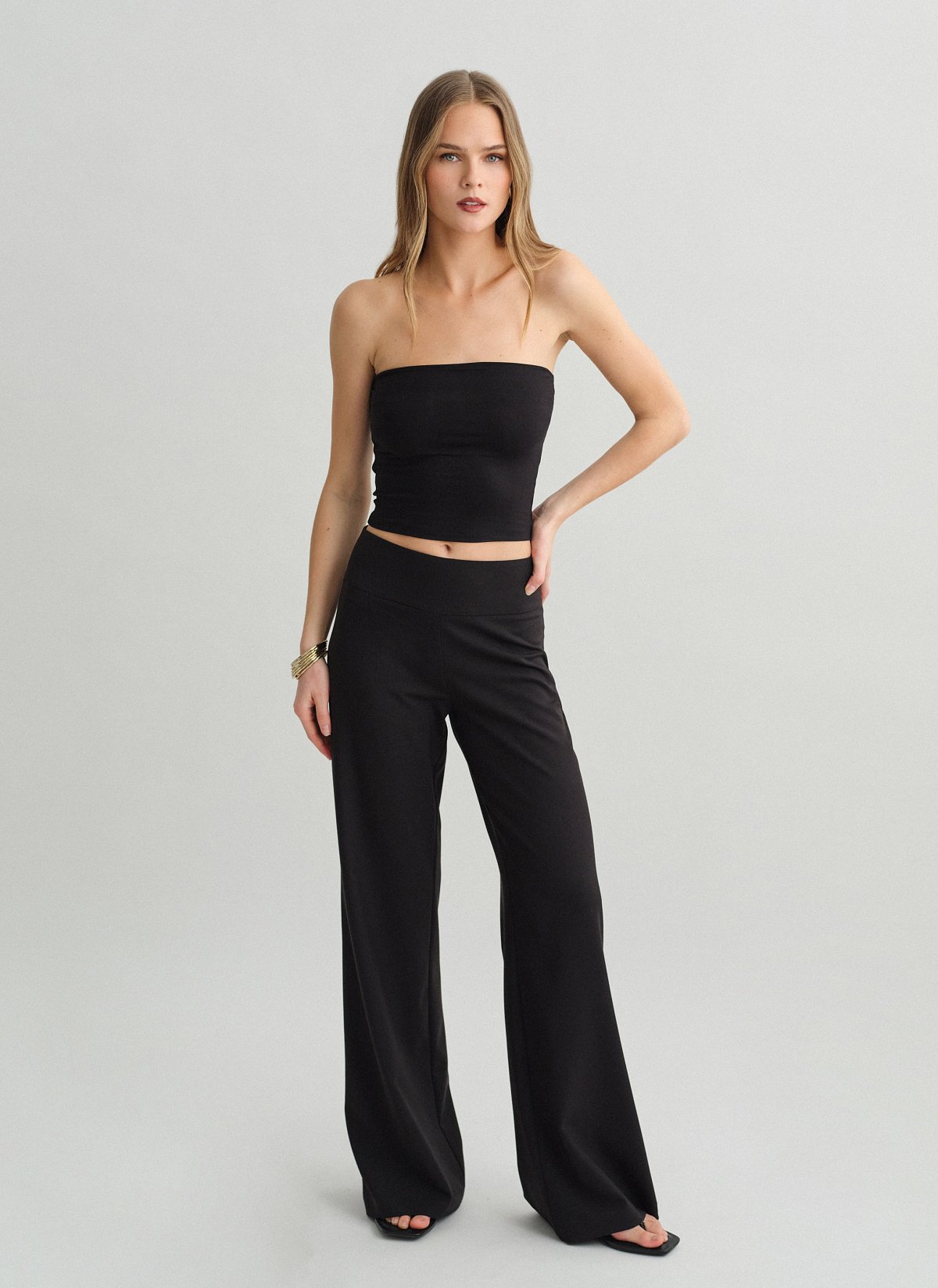 Γυναικείο υφασμάτινο mid-waist παντελόνι με φαρδύ ζωνάκι