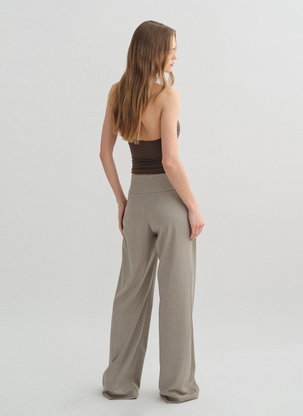 Γυναικείο υφασμάτινο mid-waist παντελόνι με φαρδύ ζωνάκι