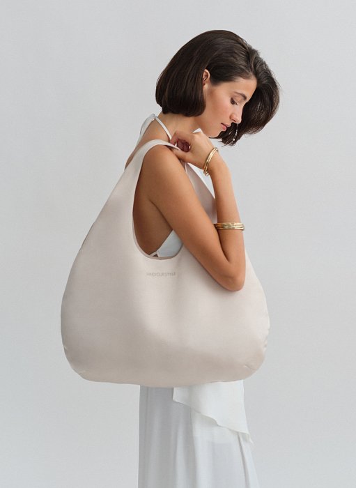 Γυναικεία σατέν τσάντα τύπου tote bag με κέντημα