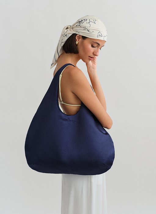 Γυναικεία σατέν τσάντα τύπου tote bag με κέντημα